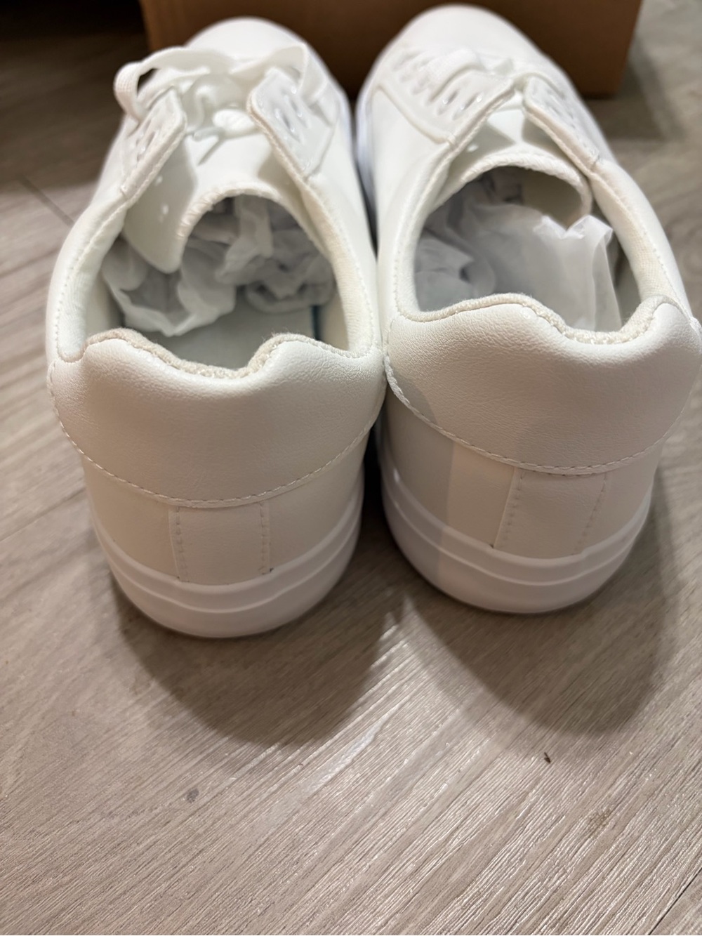 Classic White Low-Top Lace-Up Faux Leather Sneakers for Women - Picture 5 of 6